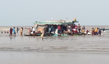 KLM Prima Setia Bermuatan Bahan Pokok dan Barang Kelontong Karam di Perairan Desa Sepahat Bengkalis, 7 Awak Kapal Selamat