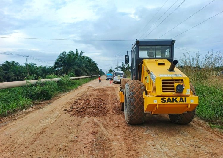 PHR Perbaiki Jalan Rusak 15 Km di Rohil, Dorong Kontribusi Pengguna Jalan Lain