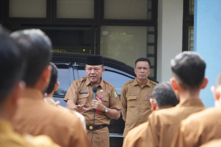 Kadiskominfo Kuansing Serahkan SPMT kepada PPPK