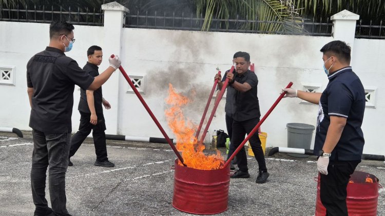 Kejari Teluk Kuantan Singingi Musnahkan Barang Bukti Perkara