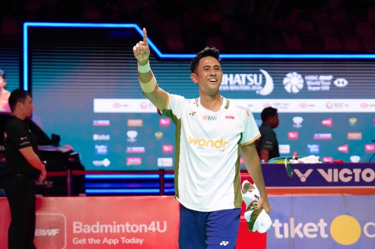 Alwi Farhan Juara Daihatsu Indonesia Masters 2026, Kalahkan Panitchaphon Terrarasakul 21-5 dan 21-6 