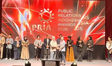 Sari Rezki Antika Head Corcomm RS Awal Bros Group Raih Penghargaan INSAN PR PRIA 2026