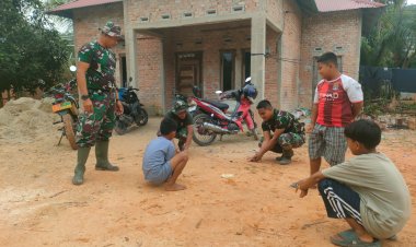 Satgas TMMD ke-127 Kodim 0301/Pekanbaru Ajak Anak-anak di Tuah Negeri Bermain, Jembatan Keakraban Prajurit TNI dan Rakyat