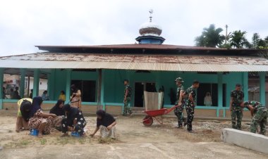Ramadhan Penuh Makna, Satgas TMMD ke-127 Kodim 0301/Pekanbaru Bersihkan Halaman Masjid Nurul Ikhlas