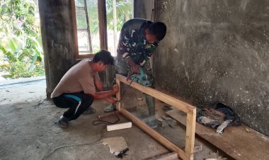 Satgas TMMD ke-127 Kodim 0301/Pekanbaru Tunjukkan Keahlian Bangunan Saat Selesaikan Pembangunan RTLH di Kelurahan Sialang Sakti