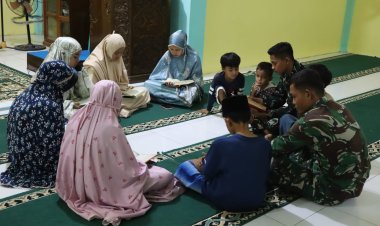 Satgas TMMD ke-127 Kodim 0301/Pekanbaru Ajak Remaja Masjid Hidupkan Malam Ramadhan dengan Tadarus
