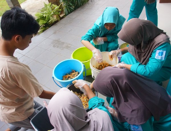 Siswa MAN Insan Cendekia  Pekalongan Luncurkan KomProMi untuk Atasi Sampah
