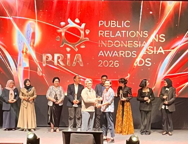 Sari Rezki Antika Head Corcomm RS Awal Bros Group Raih Penghargaan INSAN PR PRIA 2026