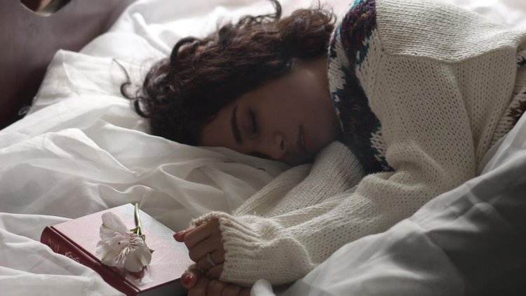 Posisi Tidur ini Bisa Bikin Kerutan Wajah yang Nggak Bisa Hilang Lho