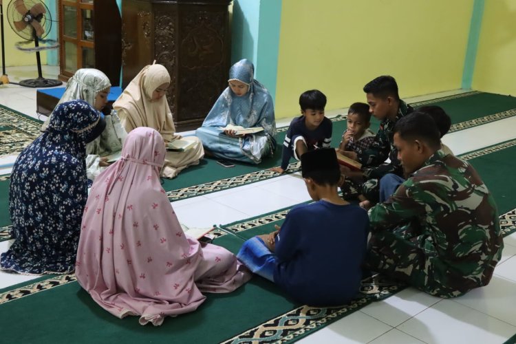 Satgas TMMD ke-127 Kodim 0301/Pekanbaru Ajak Remaja Masjid Hidupkan Malam Ramadhan dengan Tadarus