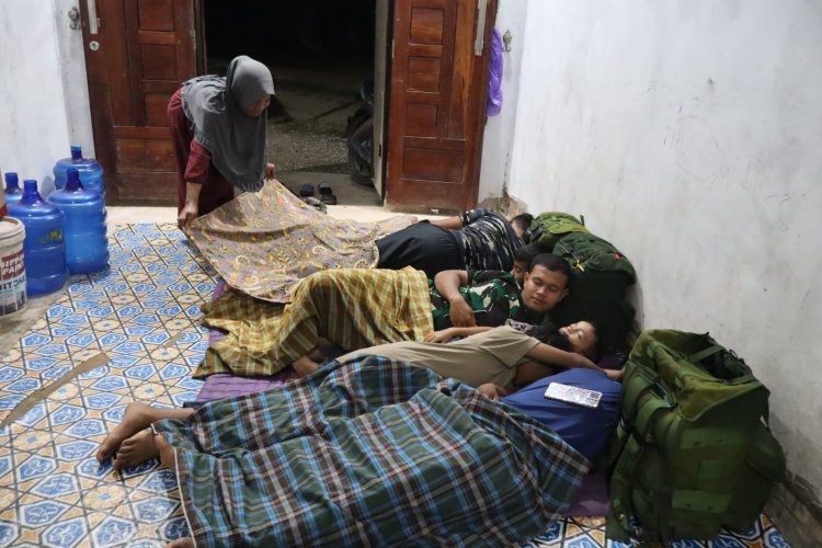 Imayenis Jadi Ibu Asuh Satgas TMMD ke-127 Kodim 0301/Pekanbaru di Kelurahan Tuah Negeri, Prajurit TNI Sudah Seperti Anak Sendiri