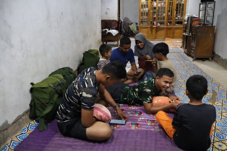 Satgas TMMD ke-127 Kodim 0301/Pekanbaru Bangun Kedekatan dengan Warga dari Hati