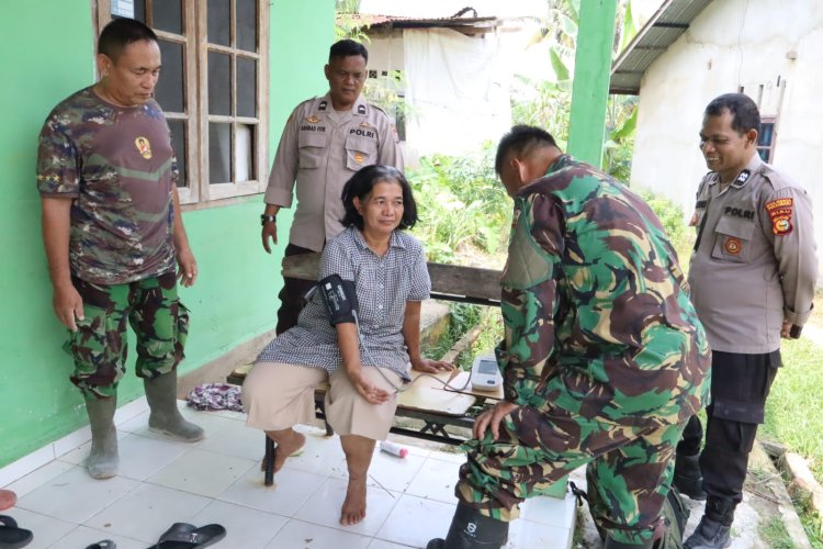 Satgas TMMD ke-127 Kodim 0301/Pekanbaru Cek Tensi, Dekatkan Layanan Kesehatan ke Warga Kelurahan Sialang Sakti