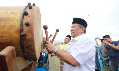 Plt Gubri Ajak Masyarakat Sambut Ramadan dengan Hati Bersih, Salurkan 100 Paket Sembako di Petang Belimau Pekanbaru