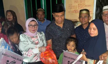 Bupati Kampar dan Wabup Tinjau Korban Kebakaran di Desa Kumantan