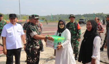 500 Paket Sembako Disalurkan kepada Warga Saat Penutupan TMMD ke-127 Kodim 0301/Pekanbaru