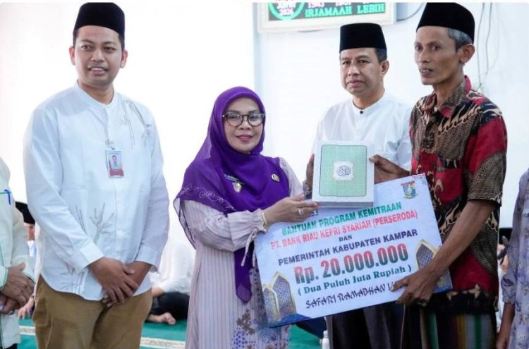 Wabup Kampar Safari Ramadan di Desa Sungai Lipai, Serahkan Santunan Anak Yatim Hingga Bantuan Rumah Ibadah