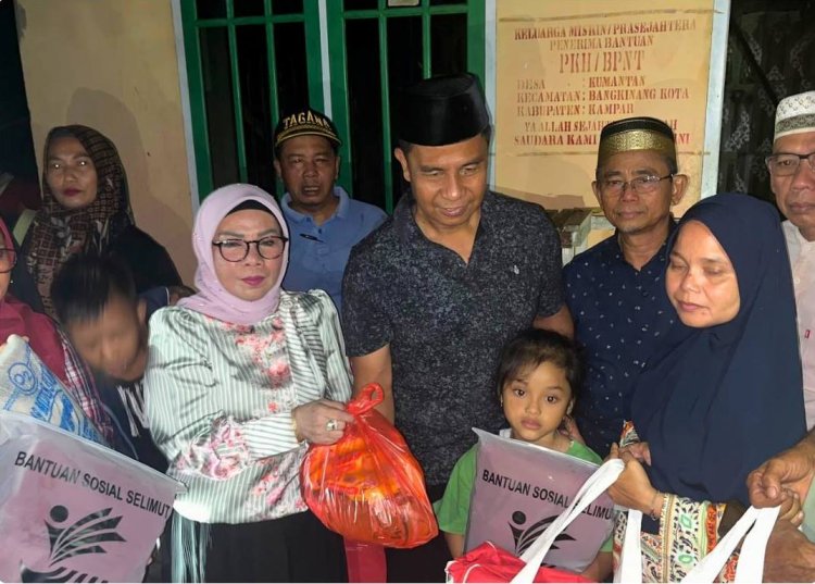 Bupati Kampar dan Wabup Tinjau Korban Kebakaran di Desa Kumantan