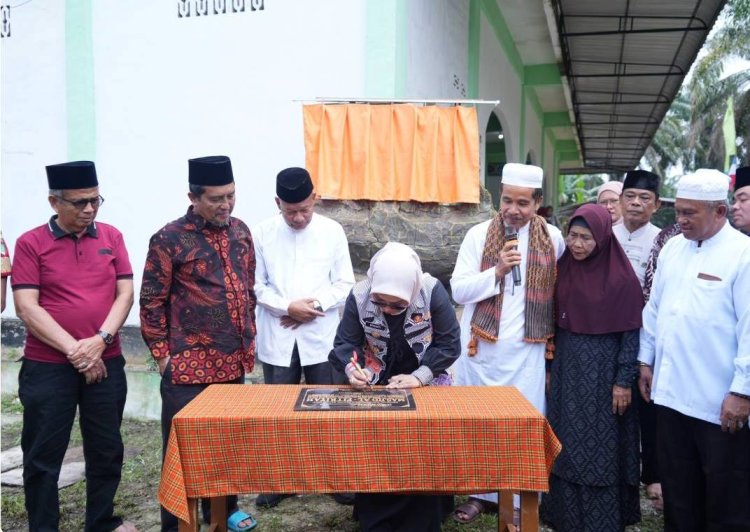 Wabup Kampar Resmikan Masjid Al-Fitriyah Desa Kualu