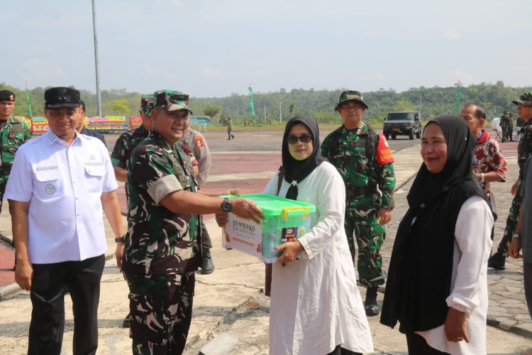 500 Paket Sembako Disalurkan kepada Warga Saat Penutupan TMMD ke-127 Kodim 0301/Pekanbaru