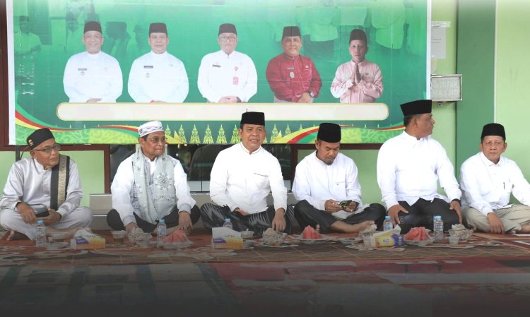 Safari Ramadhan Ke-6 di Masjid Al-Ihsan Desa Kepenuhan Barat, Wabup Rohul Syafaruddin Poti Ajak Perkuat Silaturahmi