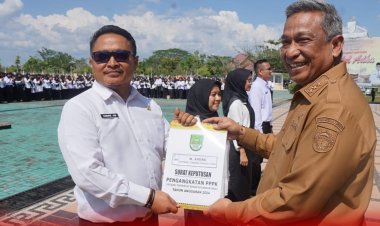 Bupati Rohul Serahkan 1.461 SK PPPK Tahap I, Ingatkan Jaga Amanah Rakyat