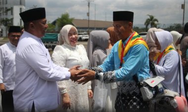 Bupati Rohul Lepas Keberangkatan JCH Melalui Bandara Tuanku Tambusai 