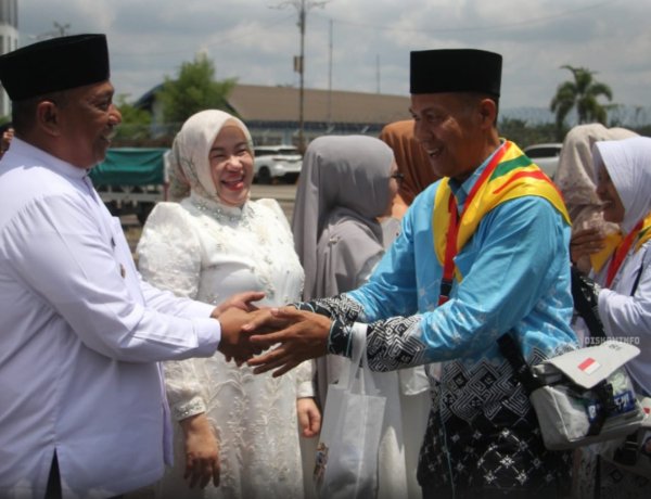 Bupati Rohul Lepas Keberangkatan JCH Melalui Bandara Tuanku Tambusai 