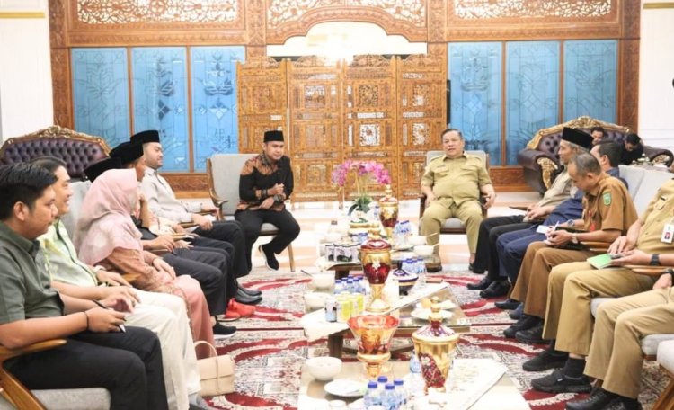 Bahas Sejumlah Isu Strategis Terkait Infrastruktur, Komisi I DPRD Riau Kunjungan Silaturahmi ke Kediaman Plt Gubri