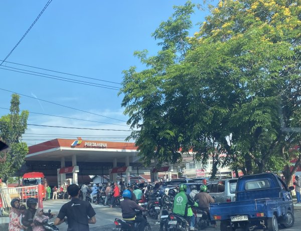 Ini Penjelasan Pertamina Patra Niaga Sumbagut Soal Penyebab Antrean BBM di Riau Mengular