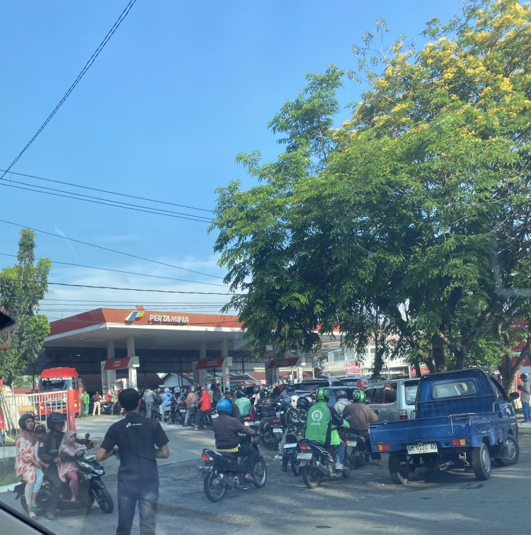 Ini Penjelasan Pertamina Patra Niaga Sumbagut Soal Penyebab Antrean BBM di Riau Mengular
