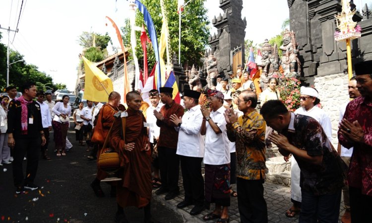 56 Bhikkhu dari Indonesia hingga Thailand Jalan Damai dari Bali Menuju Borobudur