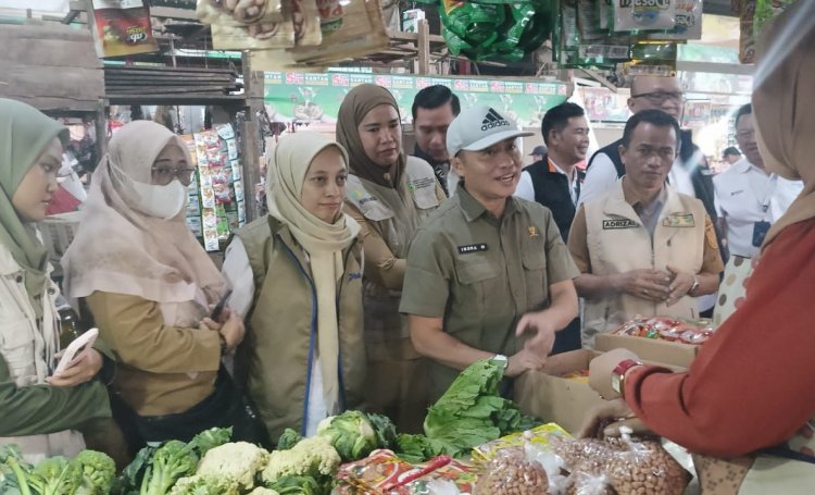 Bapanas dan Satgas Pangan Temukan Minyakita Dijual di Atas HET di Pasar Pagi Arengka dan Pasar Dupa Pekanbaru