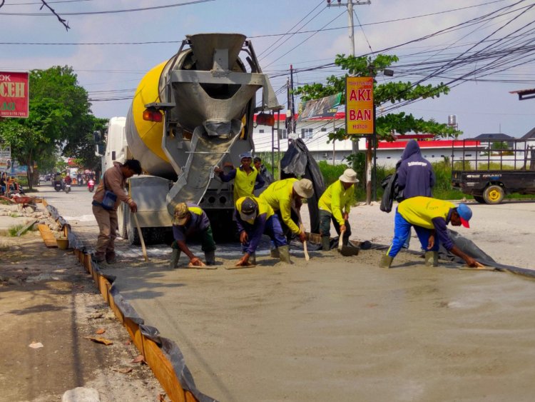 Pemko Pekanbaru Targetkan Semenisasi Jalan Lingkungan 20 Km Lebih, Dibarengi Drainase di 15 Kecamatan