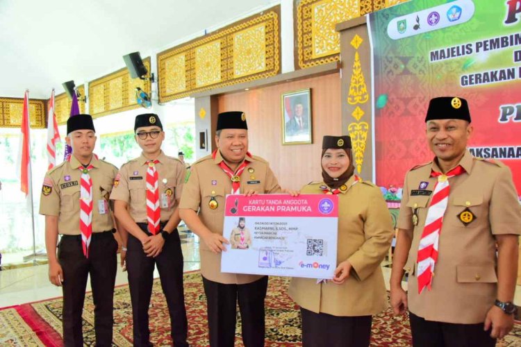Bupati Kasmarni Kukuhkan Pengurus Kwarcab Gerakan Pramuka Bengkalis Masa Bakti 2025–2030, Jadi Mitra Strategis Pemerintah