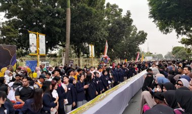 Kue Talam Durian Pekanbaru Sepanjang 1,1 Km di Jalan Sudirman Pekanbaru Pecahkan Rekor MURI