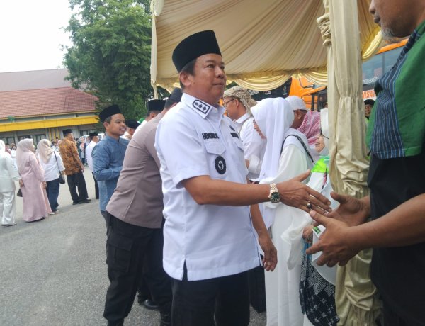 Isak Tangis Haru dan Syukur Mewarnai Penyambutan 214 Jemaah Haji oleh Pemkab Inhu