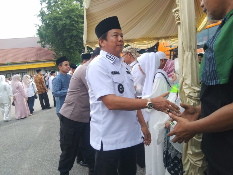 Isak Tangis Haru dan Syukur Mewarnai Penyambutan 214 Jemaah Haji oleh Pemkab Inhu