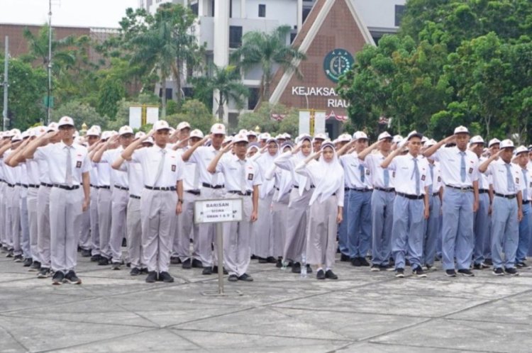 Sekolah Dilarang Jual Baju Seragam Siswa, Dinas Pendidikan Riau Keluarkan Surat Edaran