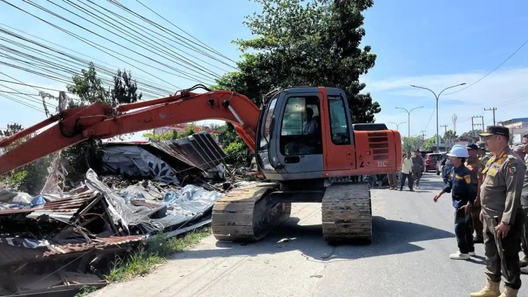 PKL Dilarang Dirikan Bangunan di Atas Drainase dan Bahu Jalan, Pemko Pekanbaru Siapkan Lokasi di Seputaran Tugu Keris