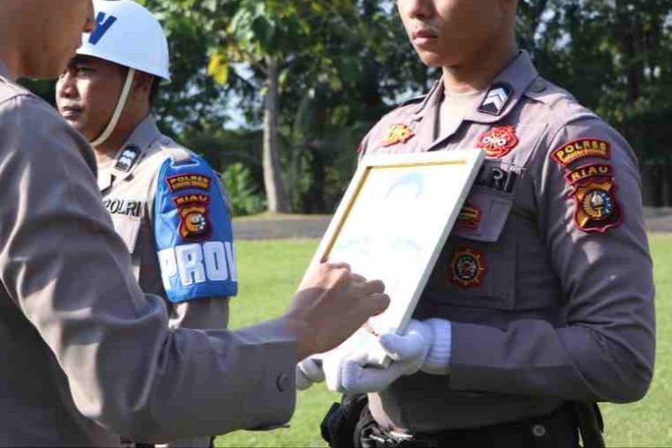 Dua Anggota Polres Kuansing Dipecat Tidak Hormat, Tak Masuk Dinas Tanpa Alasan yang Sah Lebih Sebulan
