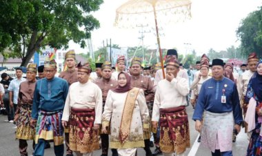 Diawali Arak-arakan Adat ke Gedung Dewan, Septian Nugraha Buka Rapat Paripurna Istimewa Hari Jadi ke-514 Bengkalis