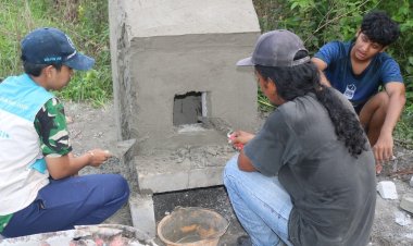 Tim KKN-PPM UGM Bentala Melayu Bangun Rocket Stove, Inovasi Pengelolaan Limbah dan Cegah Karhutla di Kampung Langkai Siak
