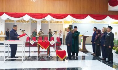 Plt Gubri Lantik Anggota Komisi Informasi Provinsi Riau Periode 2026–2030, Pastikan Pelayanan Hak Informasi Masyarakat Optimal