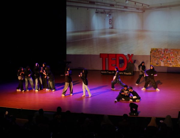 Tribun Penuh Sesak, TEDxMAN Two Pekanbaru Youth 2026 Jadi Panggung Suara Masa Depan
