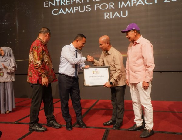 Sukses Bertransformasi di Era Digital, UIR Raih Campus Entrepreneurial Marketing Award Riau 2026