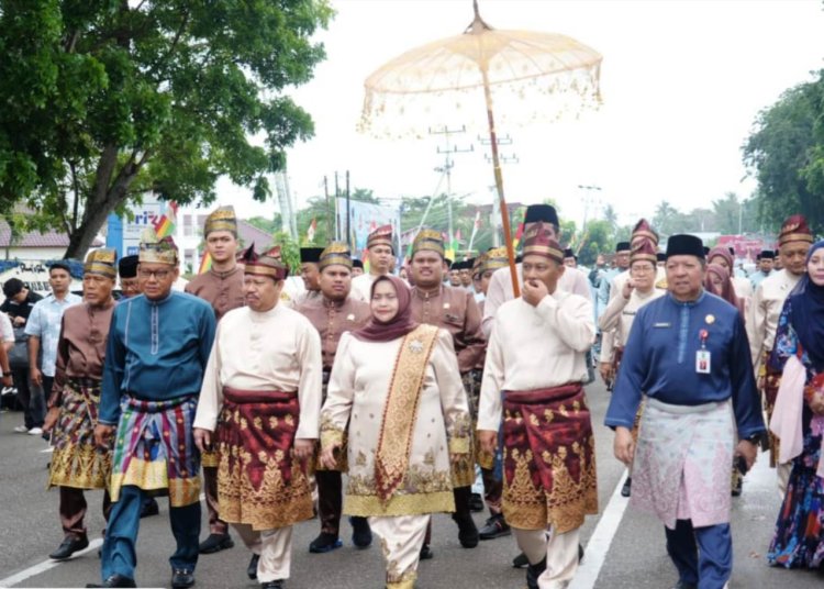 Diawali Arak-arakan Adat ke Gedung Dewan, Septian Nugraha Buka Rapat Paripurna Istimewa Hari Jadi ke-514 Bengkalis