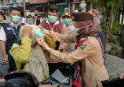 Ketua Kwarcab Pekanbaru Sulastri Pimpin Bagi-bagi 4.000 Masker untuk Warga 