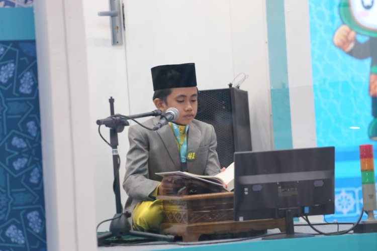 Afif Muhammad Thoifur Siswa MI Assidiqiyyah Siak Telepon Orangtua Sebelum Tampil Perdana di MTQ Nasional XXXI Tahun 2026
