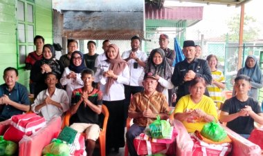 Pemkab Rohil Salurkan Bantuan untuk Warga Terdampak Kebakaran di Jalan Yahya Tatoe Bagan Barat